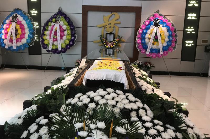 青岛灵车接运 花圈 花圈
